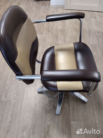 Парикмахерская кресло