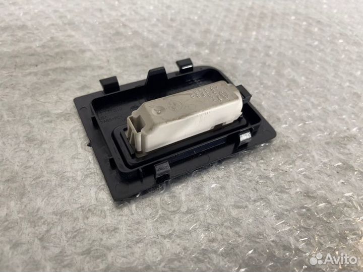 Щиток плафона подсветки багажника задний правый