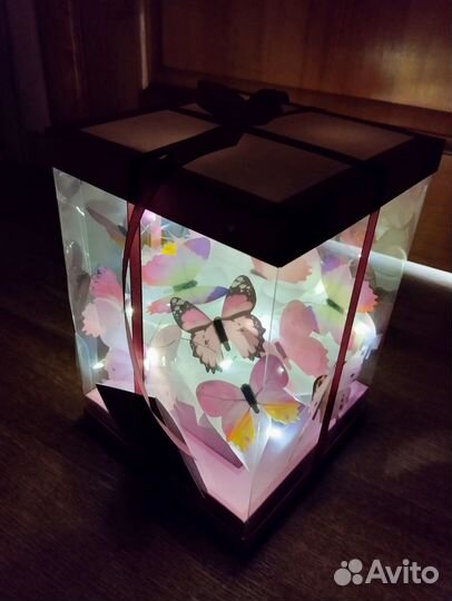 Нежнейший букет из бабочек в коробке-аквариуме