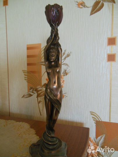 Статуэтка-подсвечник