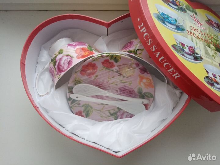 Фарфоровый чайный сервиз