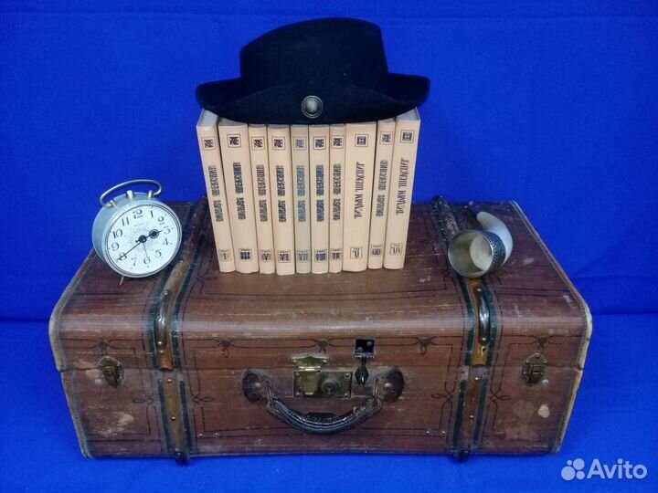 Аристофан и Шекспир в чемоданах ;)