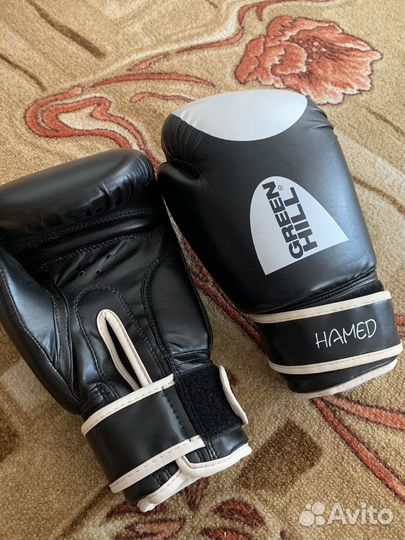 Боксерские перчатки 10 oz, скакалка,бинты