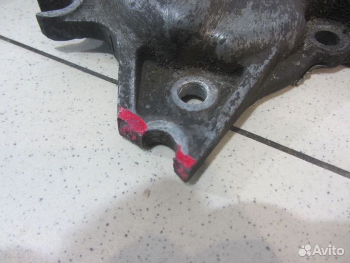 Крышка двигателя передняя