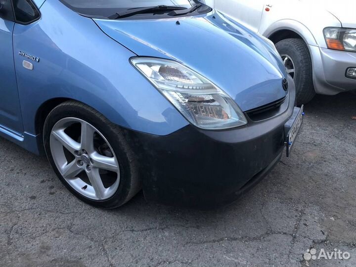 Бампер передний Toyota Prius NHW 20 цвет 070