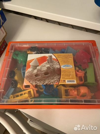 Кинетический песок с песочницей и игрушками