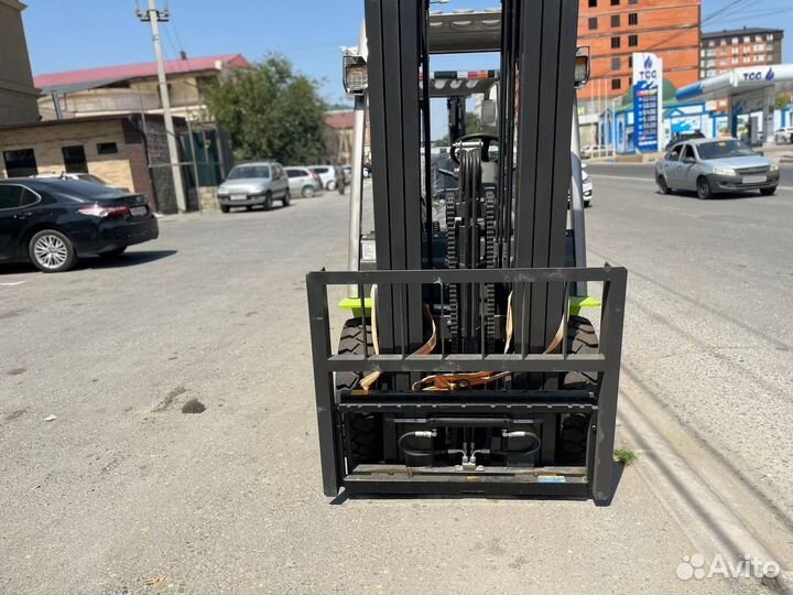 Вилочный погрузчик Zoomlion FL25, 2023