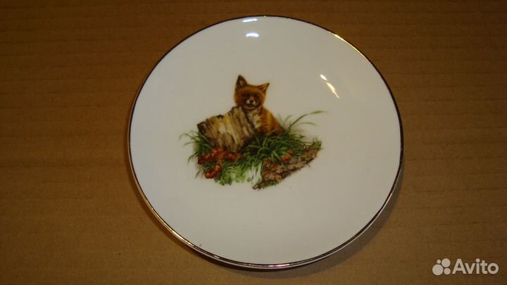 Декоративная настенная фарфоровая тарелка Лисёнок