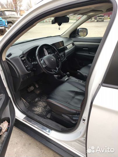 Mitsubishi Outlander 2.0 CVT, 2015, 138 000 км