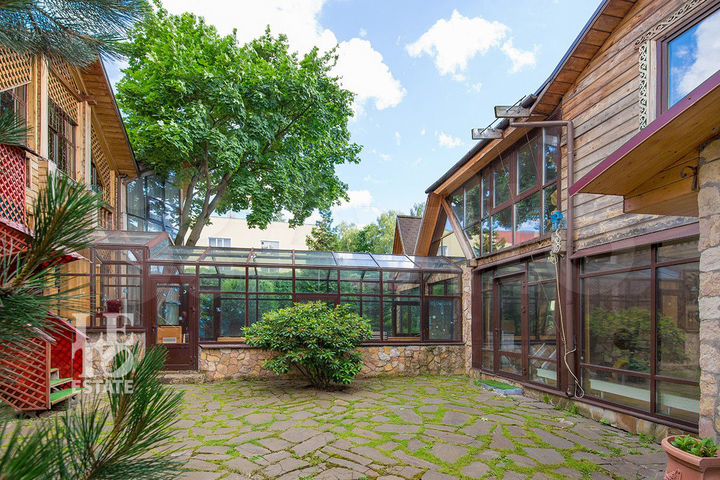 Дом 310 м² на участке 15 сот.