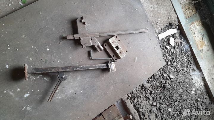 Домкрат винтовой