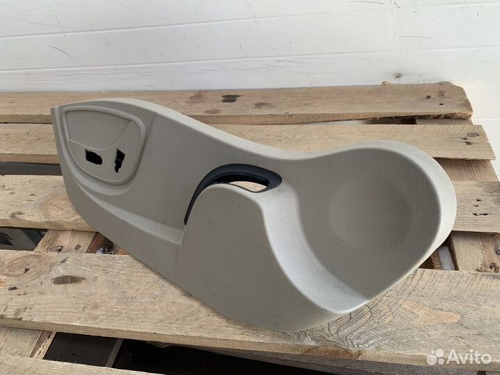 Накладка левого сиденья внешняя Рено Лагуна 3