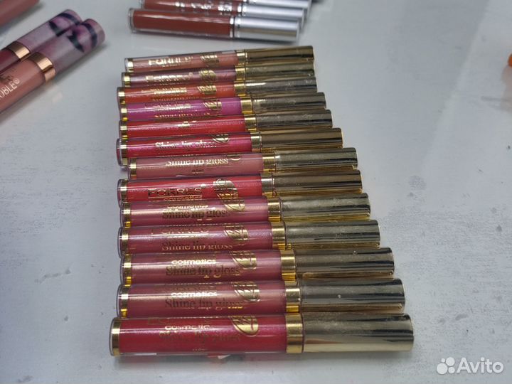 Блеск для губ / помада матовая