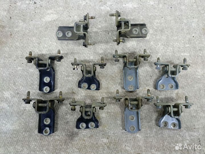 Петли дверей задние Mitsubishi Galant 9