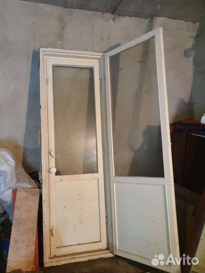 Дверь балконная деревянная