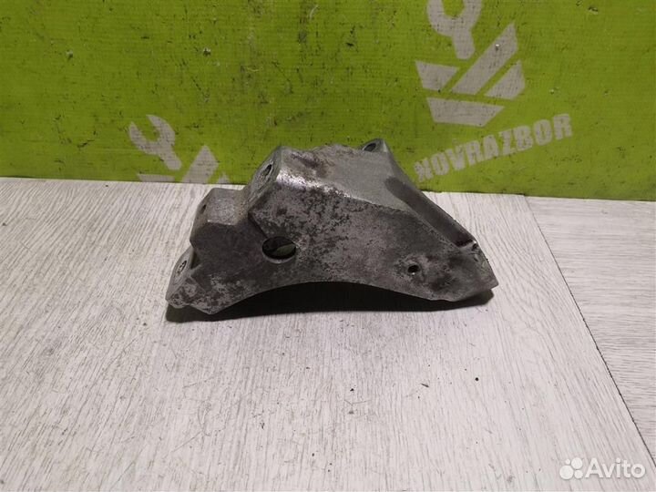 Кронштейн кпп левый Шкода Октавия А4