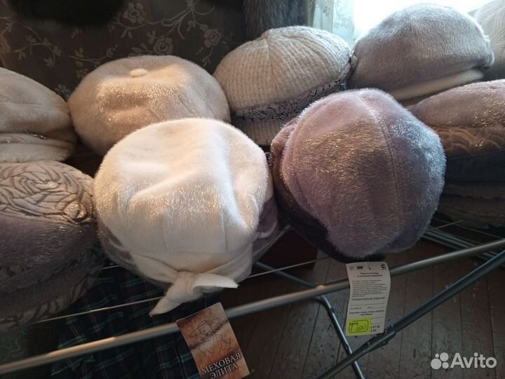 Женские меховые шапки