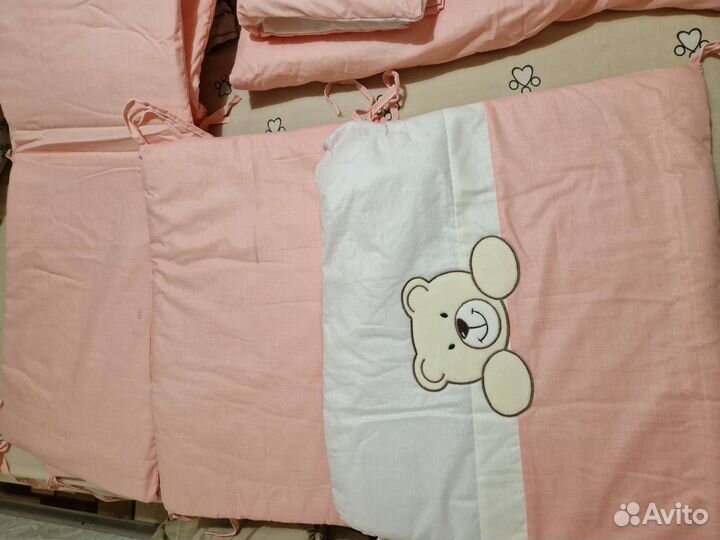 Новый комплект в кроватку(Одеяло,бортики,подушка)