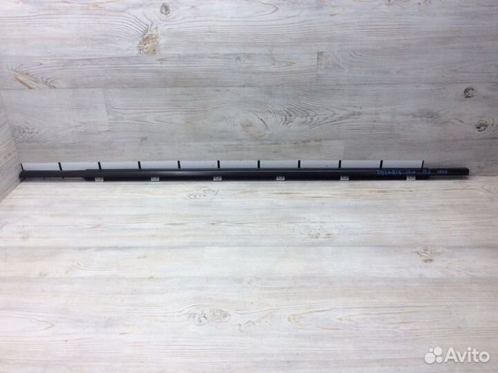 Накладка стекла переднего левого передняя левая