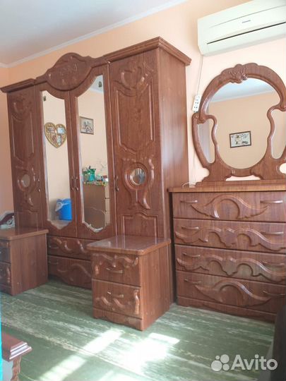 Спальный гарнитур