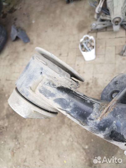 Прдрамник задний ауди Q7