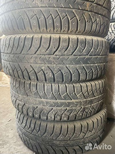 Bridgestone Ice Cruiser 7000 215/60 R17 100H