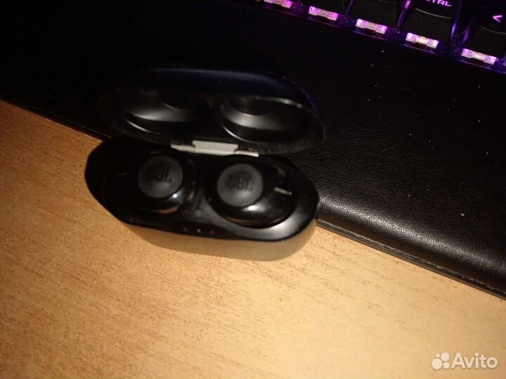 Беспроводные наушники jbl