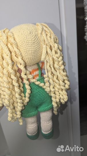 Вязаная кукла ручной работы