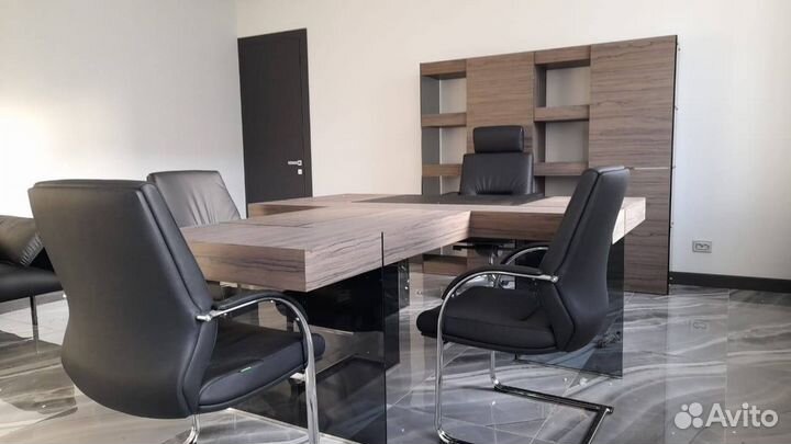 Офисный стол