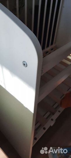 Детская кроватка с маятником