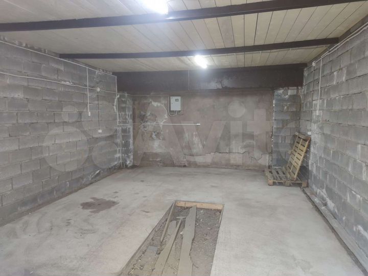 Гараж, > 30 м²