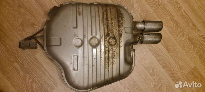 Bmw e60 задняя часть Глушителя