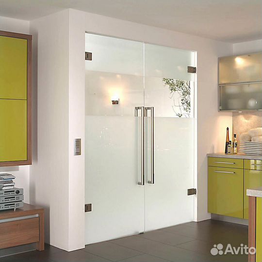 Стеклянная дверь