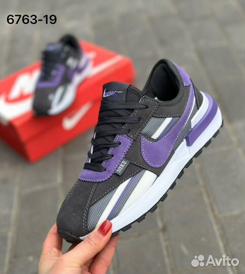 Кроссовки женские