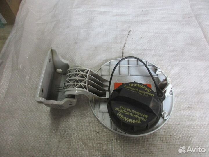 Лючок бензобака Hyundai Solaris 2010-2017 (695110U