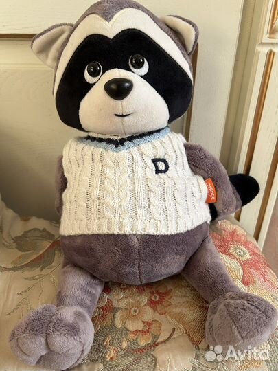 Енот плюшевый