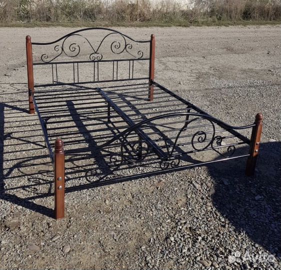 Кровать двухспальная кованная