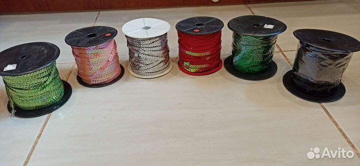 Пайетки на нитке