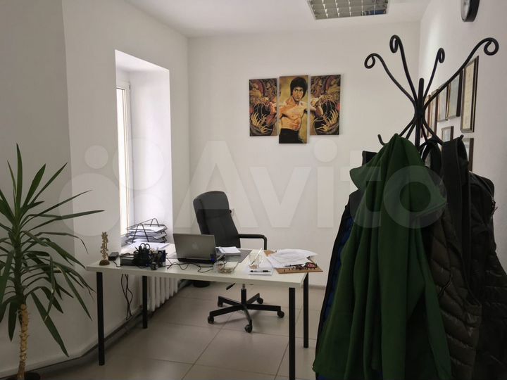 Административно-торговый центр, 1321.2 м²
