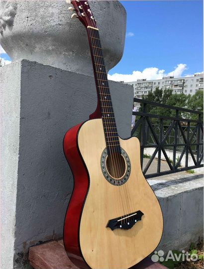 Акустическая гитара