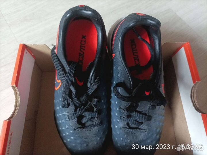 Футбольные бутсы nike