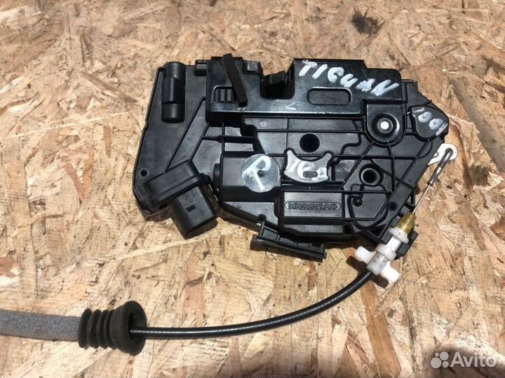 Замок двери передний правый Tiguan Fabia Superb