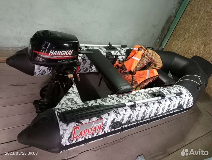 Лодка с мотором