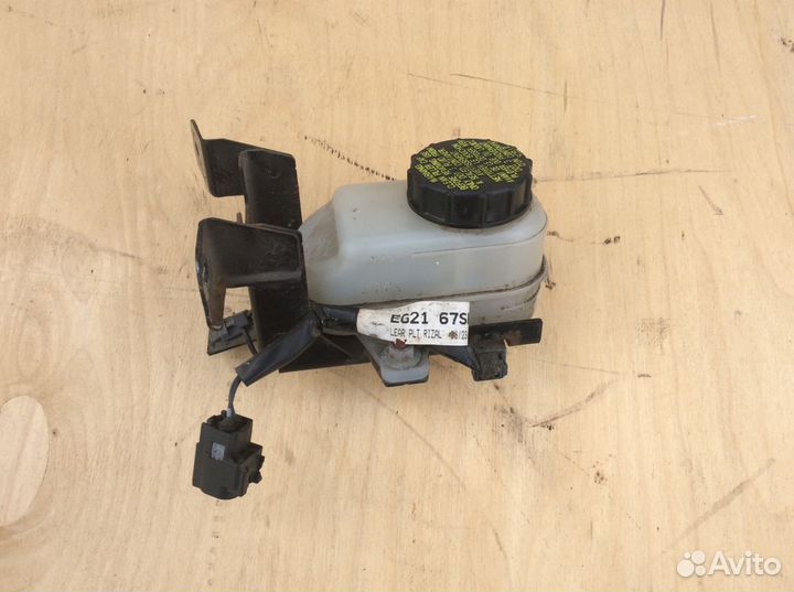 Бачок тормозной жидкости Mazda CX-7 cx7 Мазда сх7