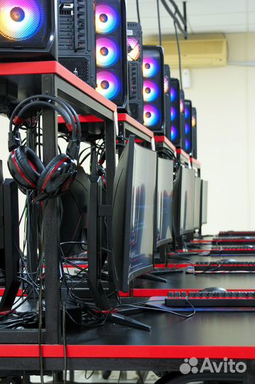 Лекционный зал с компьютерами, учебный класс