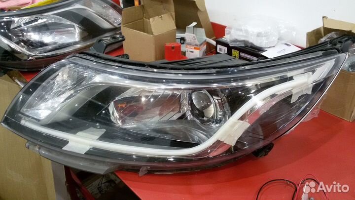 Передние фары Kia Rio 3