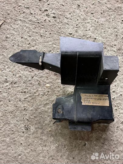 Дефлектор радиатора левый Mazda 3 BK