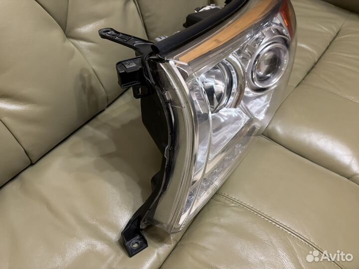 Фара Toyota Land Cruiser 200