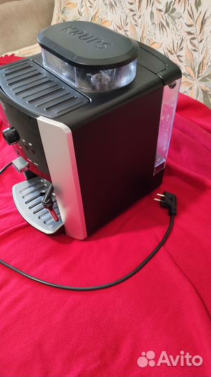 Автоматическая кофемашина Krups Arabica EA811810