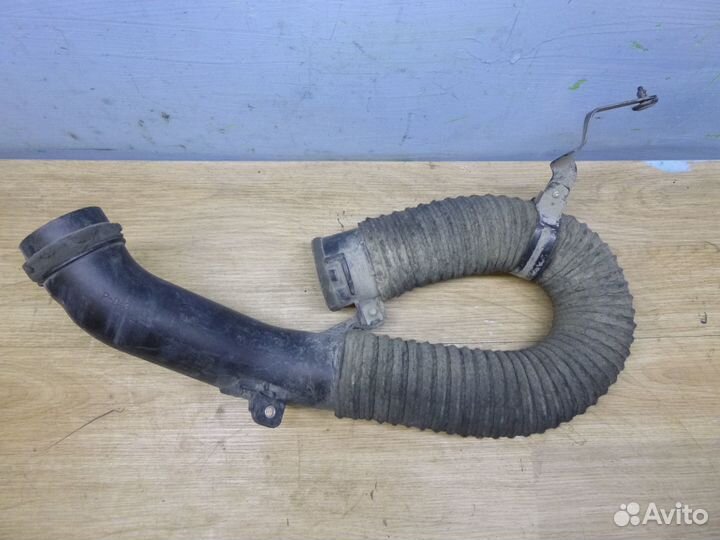 Патрубок воздушного фильтра Toyota Corolla E150